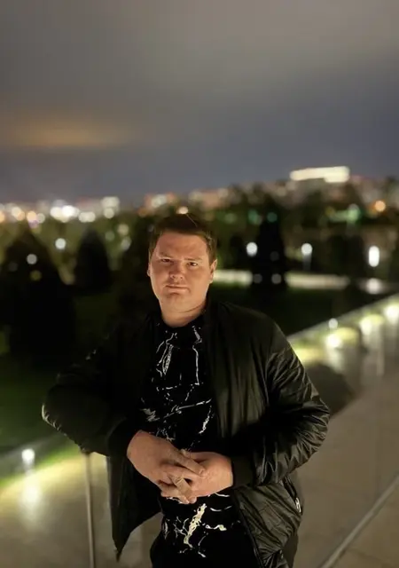 Я Ваня, 27, из Евпатории, ищу знакомства без обязательств