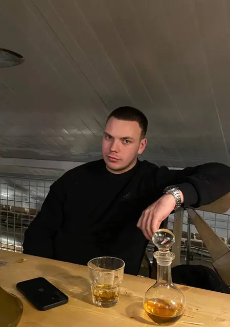 Я Роман, 21, из Саратова, ищу знакомство для постоянных отношений