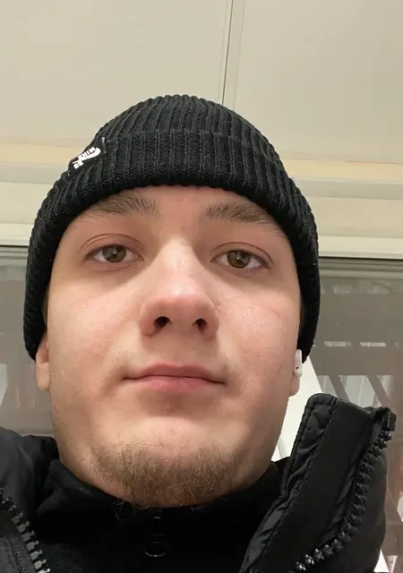 Я Денис, 21, знакомлюсь для приятного времяпровождения в Санкт-Петербурге