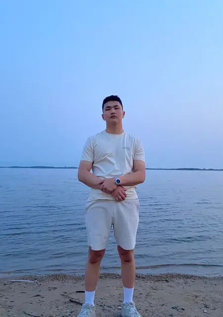 Илья из Сочи, ищу на сайте знакомства на одну ночь