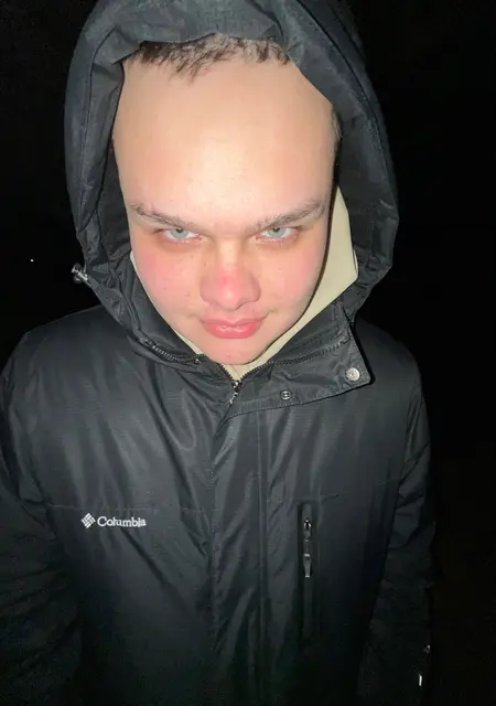 Я Лёха, 20, из Ростова-на-Дону, ищу знакомства на одну ночь