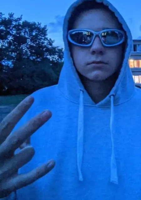 Я Федор, 19, из Калининграда, ищу знакомства на одну ночь