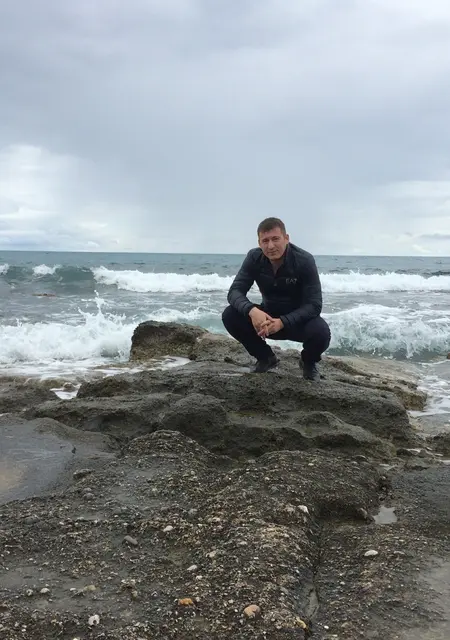 Я Артур, 40, из Сургута, ищу знакомство для приятного времяпровождения