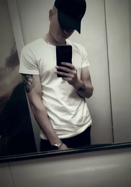 Евгений из Усть-Илимска, мне 27, познакомлюсь на одну ночь