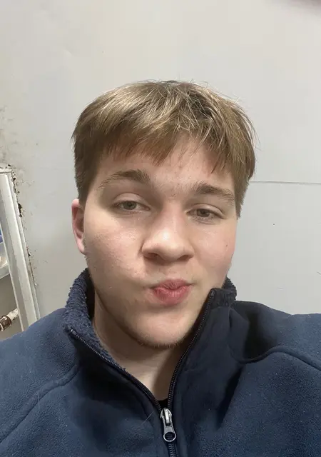 Я Алексей, 19, из Сочи, ищу знакомства без обязательств