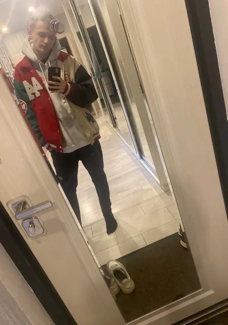 Я Владислав, 21, знакомлюсь для дружбы в Лобне