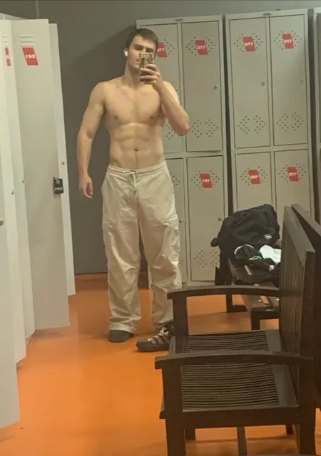 Я Александр, 20, знакомлюсь без обязательств в Волгограде