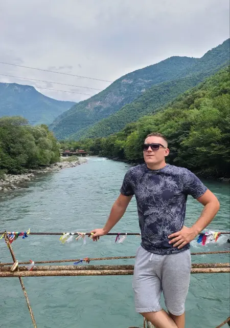 Я Александр, 26, из Волгодонска, ищу знакомства на одну ночь
