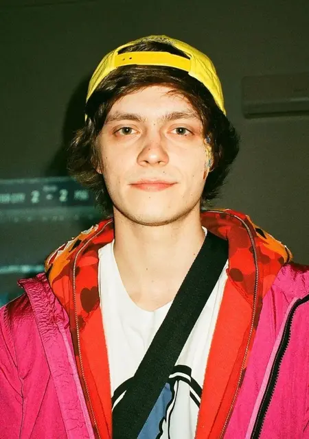 Я Евгений, 20, из Самары, ищу знакомства на одну ночь