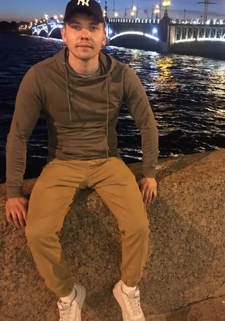 Павел из Сясьстроя, мне 32, познакомлюсь для дружбы