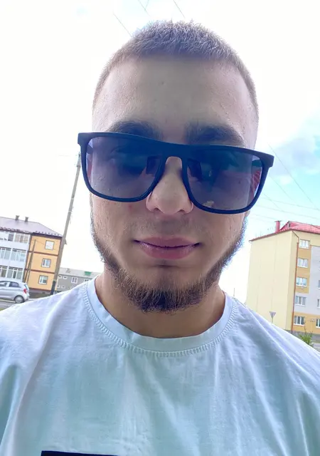 Я Максим, 22, из Ялуторовска, ищу знакомства без обязательств