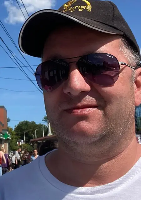 Сергей из Калининграда, ищу на сайте постоянные отношения