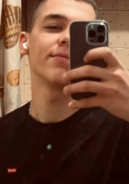Я Святослав, 19, из Наро-Фоминска, ищу знакомства без обязательств