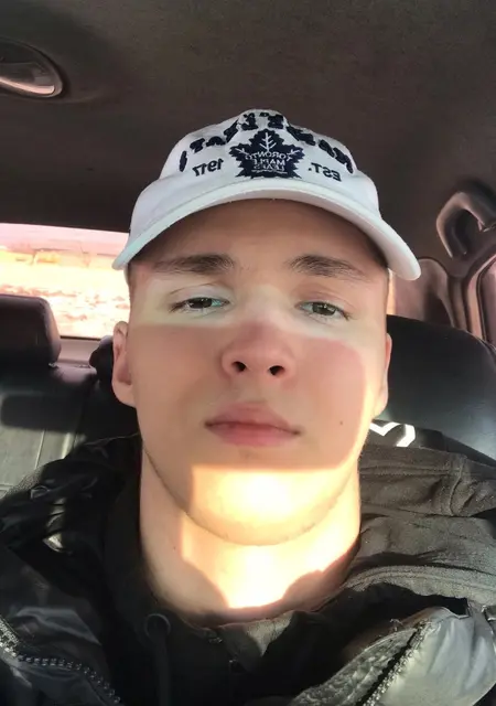 Марк из Шадринска, мне 21, познакомлюсь для приятного времяпровождения