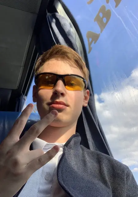 Я Вова Трищенко, 81, из Донецка, ищу знакомство для совместных путешествий