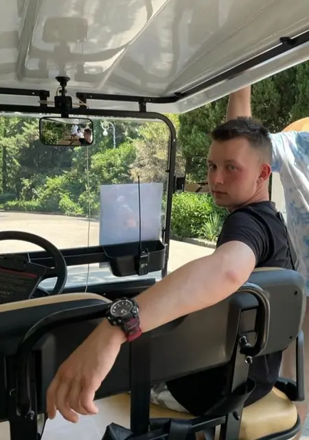 Я Вадим, 21, из Серпухова, ищу знакомство для постоянных отношений