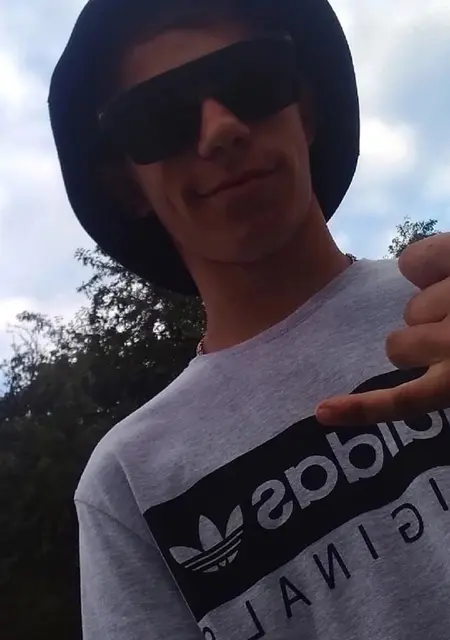 Я Влад, 21, из Санкт-Петербурга, ищу знакомства без обязательств