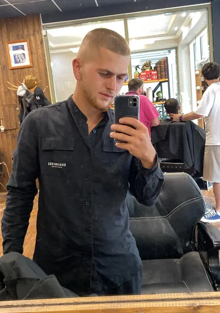 Я Вова, 22, из Ессентуков, ищу знакомство для постоянных отношений