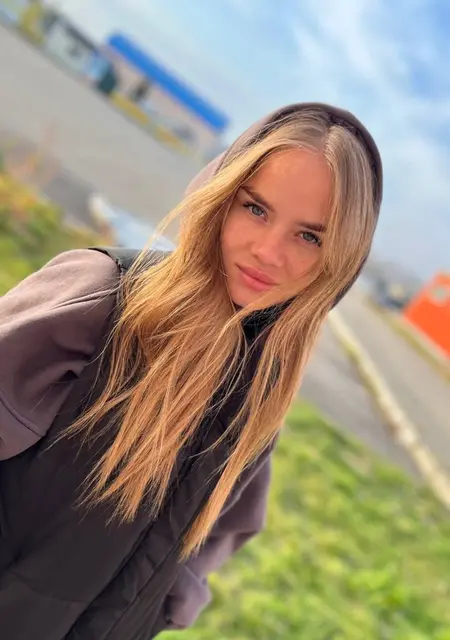 Я Виктория, 23, знакомлюсь для открытые отношения в Хабаровске