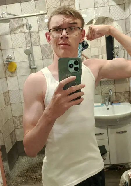 Я Свят, 19, знакомлюсь для вирта в Ангарске