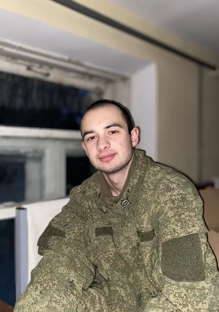 Я Данияр, 21, знакомлюсь для открытые отношения в Перми