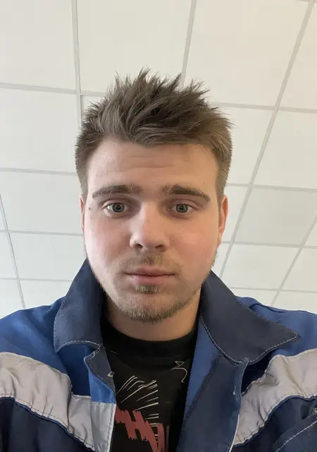 Я Макс, 23, из Пушкина, ищу знакомства на одну ночь