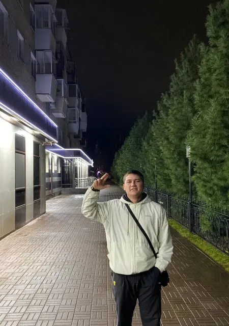 Я George, 21, из Златоуста, ищу знакомства на одну ночь