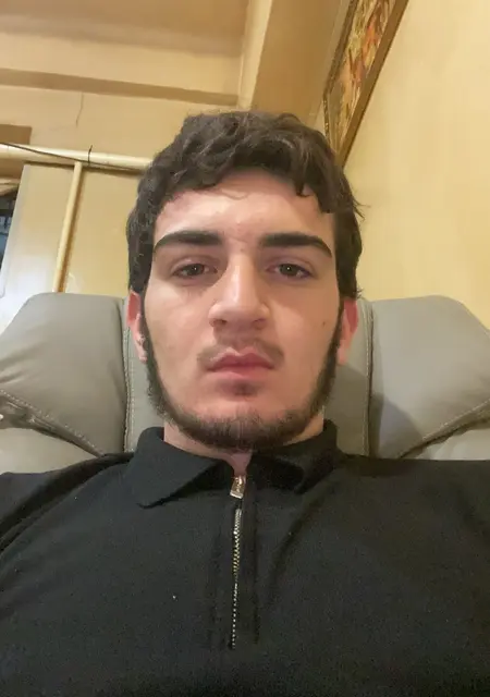 Я Оганнес, 19, знакомлюсь на одну ночь в Москве