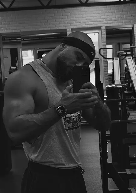 Артур из Пятигорска, мне 34, познакомлюсь для общения