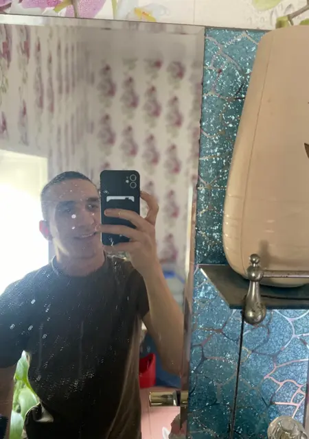 Я Денис, 21, из Таганрога, ищу знакомство для постоянных отношений