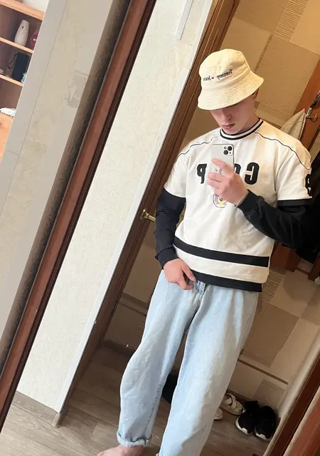 Я Артем, 21, из Элисты, ищу знакомство для общения