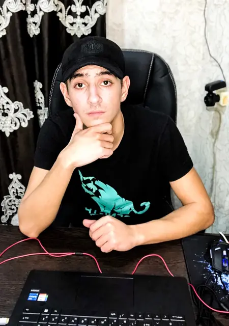 Я Роман, 19, знакомлюсь для вирта в Ростове-на-Дону