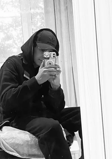 Армен из Шахт, мне 19, познакомлюсь для общения