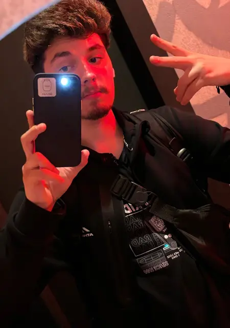 Я Дима, 21, из Тюмени, ищу знакомство для вирта