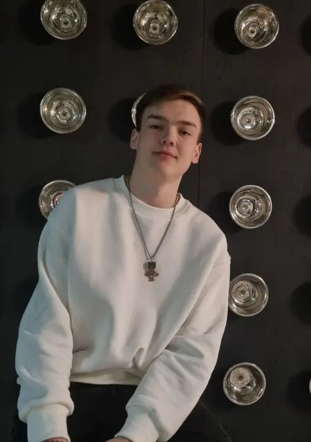 Я Илья, 19, из Саранска, ищу знакомство для постоянных отношений