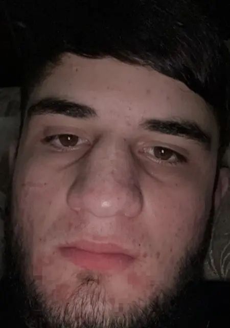 Я Ali, 20, знакомлюсь для открытые отношения в Грозном