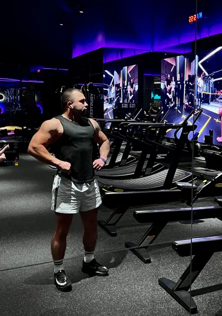 Я Артем, 27, из Балашихи, ищу знакомство для совместных путешествий