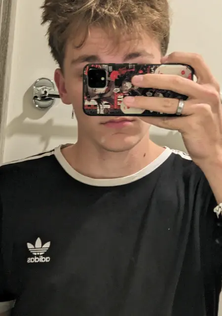 Никита из Тамбова, ищу на сайте знакомства на одну ночь