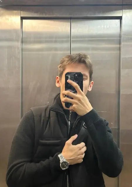 Я Алексей, 19, из Москвы, ищу знакомство для постоянных отношений