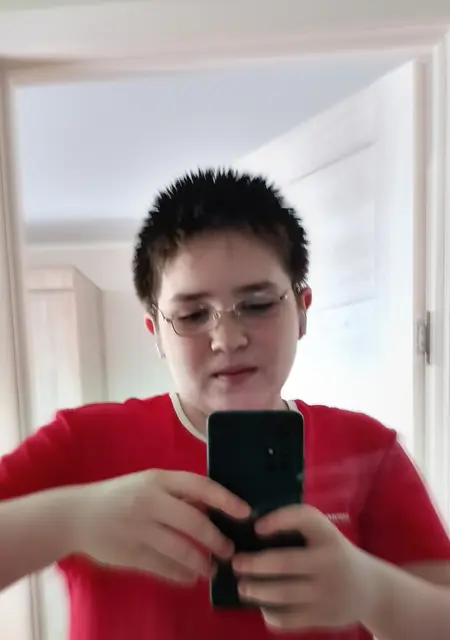 Я Владислав, 19, знакомлюсь на одну ночь в Курске