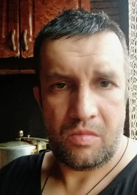 Олег из Омска, мне 39, познакомлюсь без обязательств