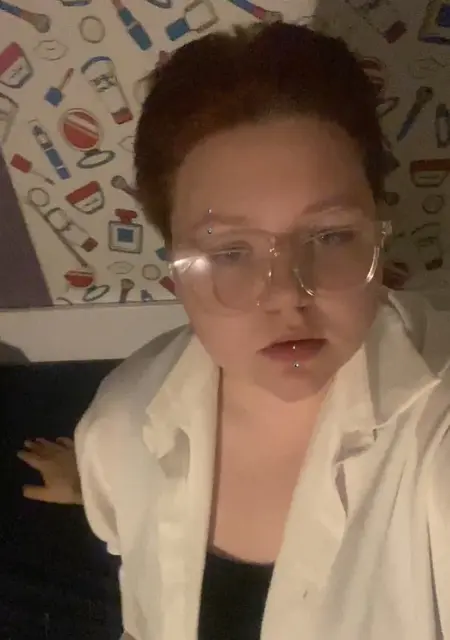 Я Ари, 19, из Новоуральска, ищу знакомства без обязательств