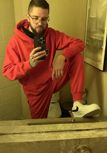 Андрей из Москвы, мне 29, познакомлюсь для приятного времяпровождения