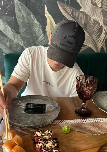 Я Batyrov, 19, знакомлюсь на одну ночь в Махачкале