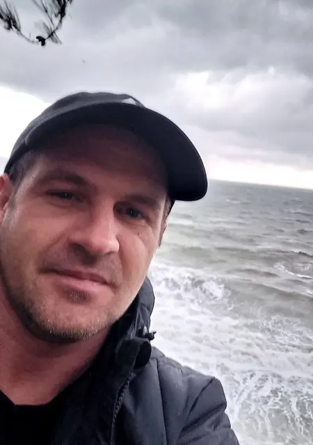 Я Александр, 40, из Екатеринбурга, ищу знакомства на одну ночь