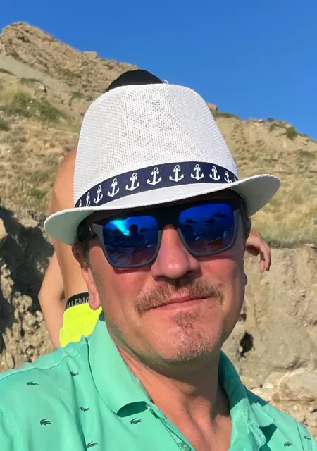 Евгений из Феодосии, ищу на сайте открытые отношения