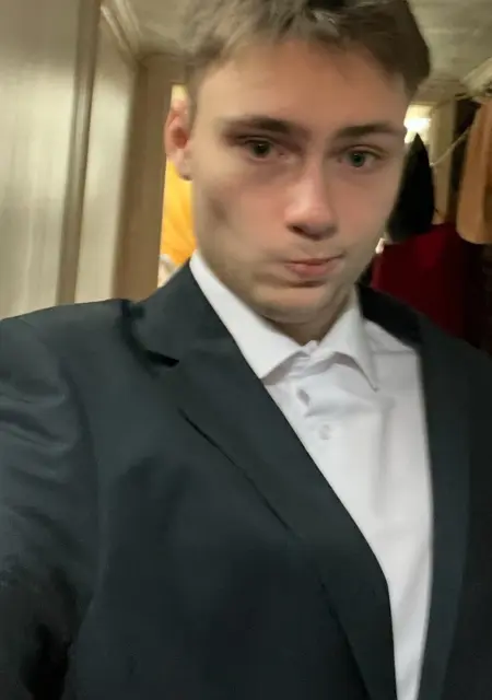 Дмитрий из Иванова, мне 18, познакомлюсь для постоянных отношений