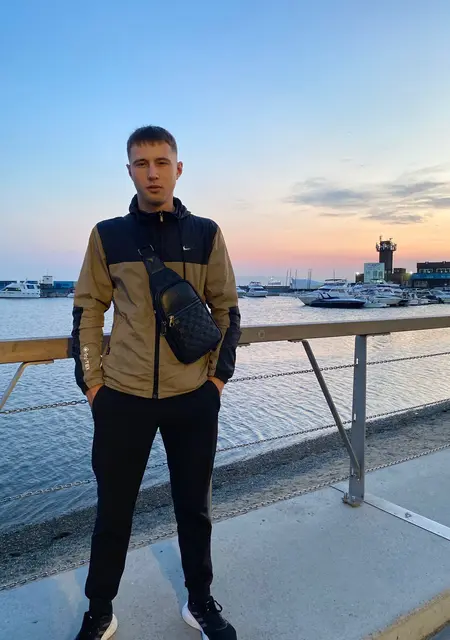 Евгений из Южно-Сахалинска, мне 24, познакомлюсь без обязательств
