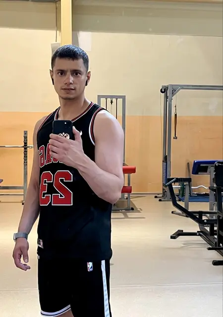 Я Роберт, 28, из Курска, ищу знакомство для общения