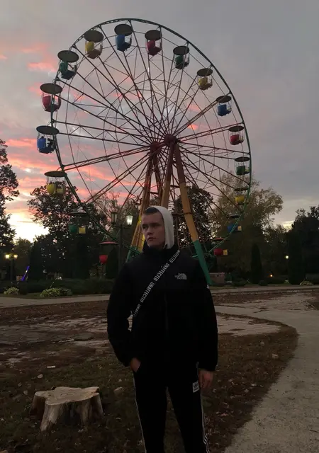 Я Denis, 19, из Тамбова, ищу знакомство для приятного времяпровождения